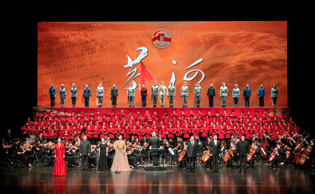 艺术学院师生亮相福建省纪念中国人民抗日战争暨世界反法西斯战争胜利80周年大型交响合唱音乐会